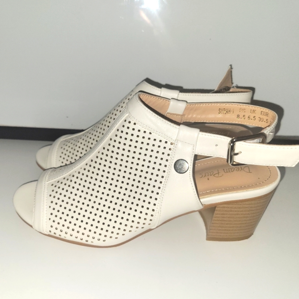 Dreampairs used like new white heel size 8.5 women